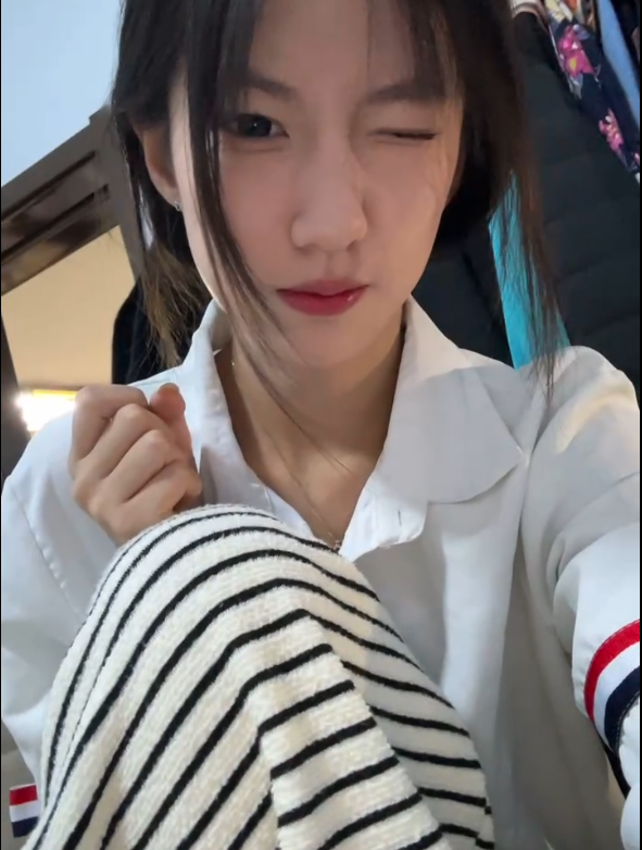 卡卡-挑鞋的妹妹 卡卡-挑鞋的妹妹