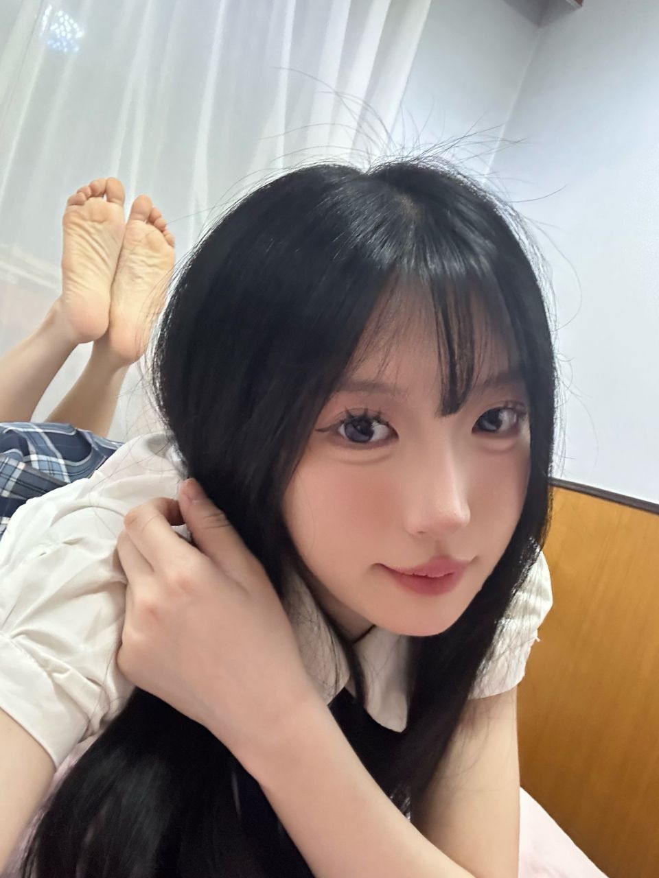 卡卡-艺术生妹妹秀骚脚底 卡卡-艺术生妹妹秀骚脚底