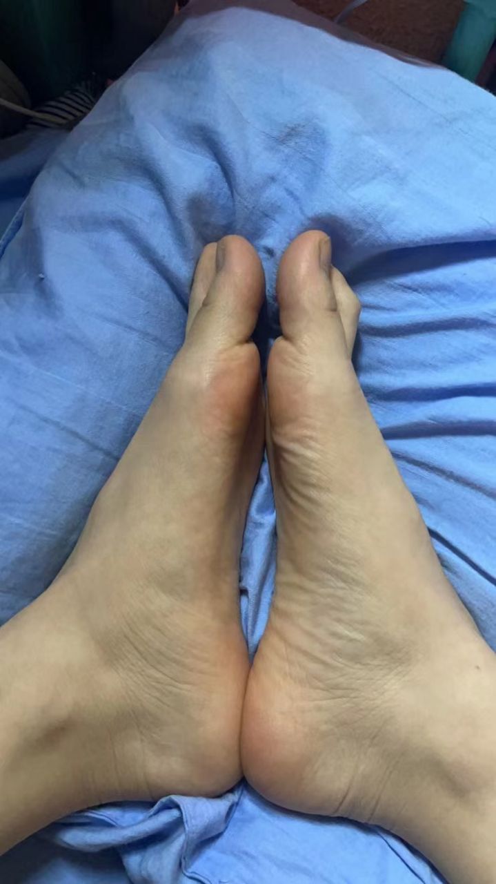 卡卡-小腿有纹身 卡卡-小腿有纹身