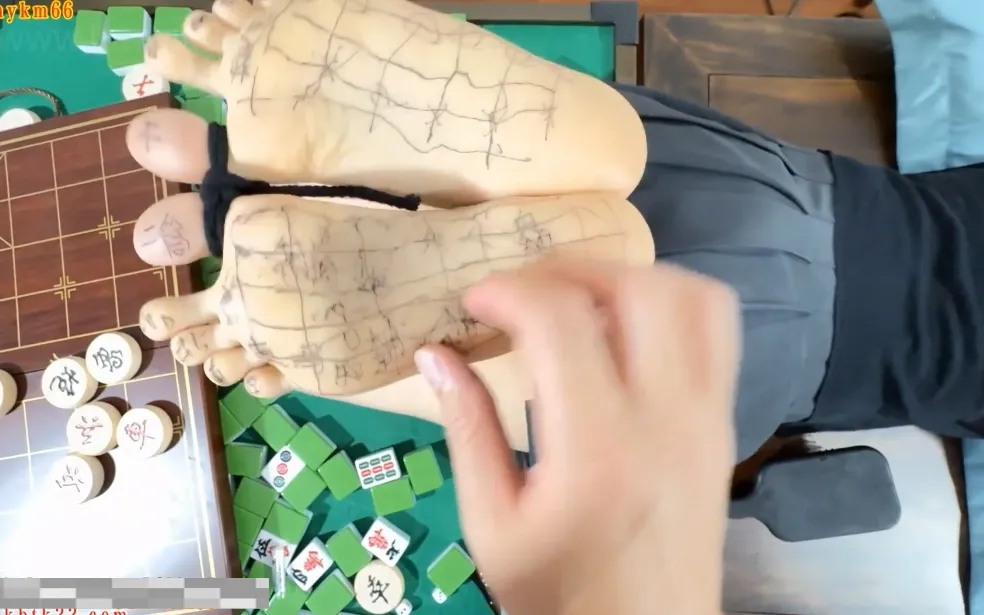 订拍-麻将桌脚底挠痒画画tk 订拍-麻将桌脚底挠痒画画tk