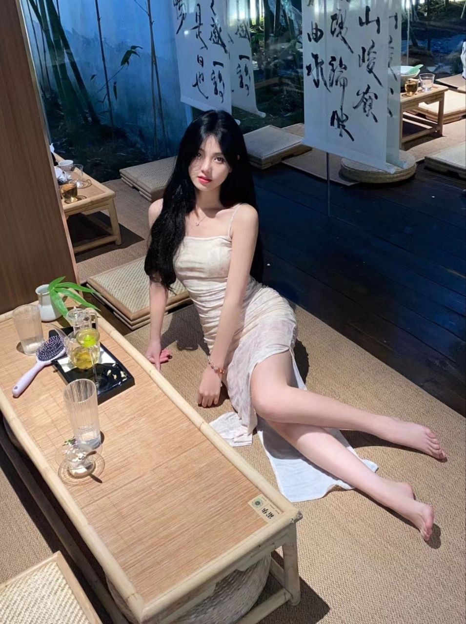 卡卡-女大白嫩美脚挑鞋秀脚 卡卡-女大白嫩美脚挑鞋秀脚