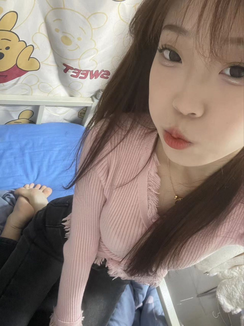 卡卡-重磅女大学生 俯视秀足 挑鞋 展示 卡卡-重磅女大学生 俯视秀足 挑鞋 展示
