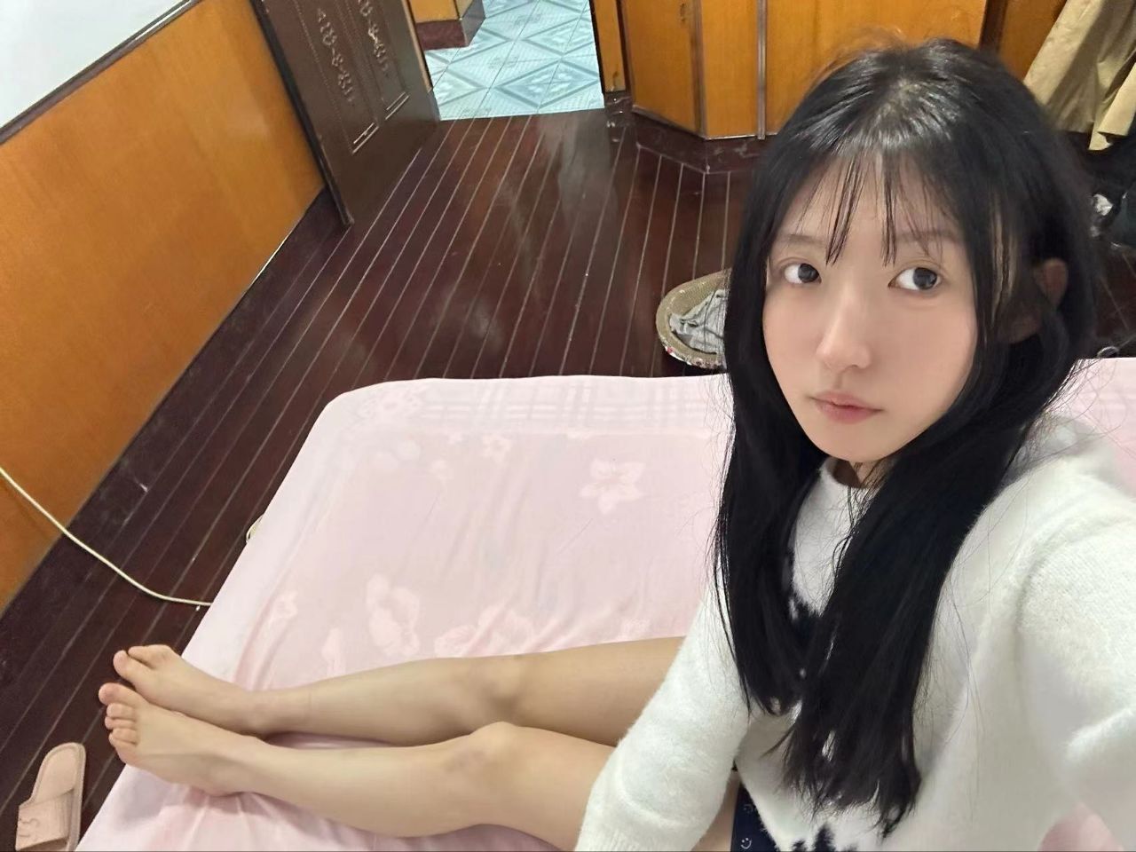 卡卡-艺术生妹妹秀骚脚底 卡卡-艺术生妹妹秀骚脚底