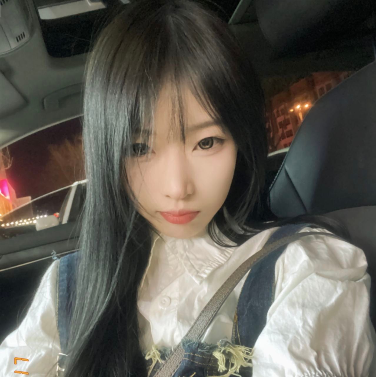 卡卡-女大秀粉嫩脚底 卡卡-女大秀粉嫩脚底