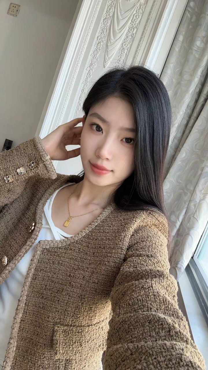 卡卡-独居女大 万粉小网红 脚底真嫩 卡卡-独居女大 万粉小网红 脚底真嫩