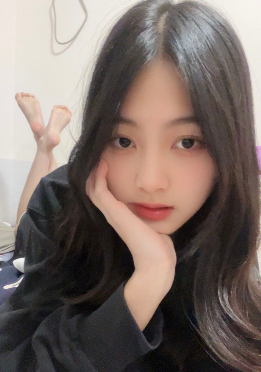 卡卡-女大白嫩美脚挑鞋秀脚 卡卡-女大白嫩美脚挑鞋秀脚