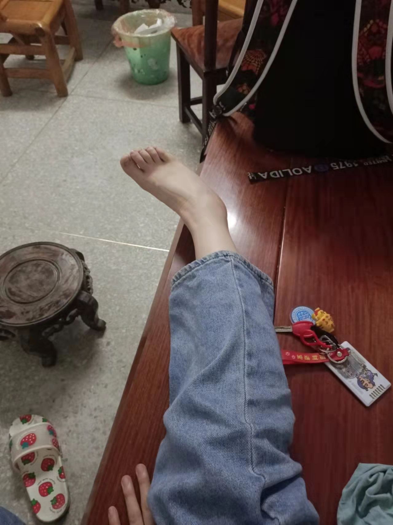 初恋脸妹妹的露脸美脚展示 初恋脸妹妹的露脸美脚展示