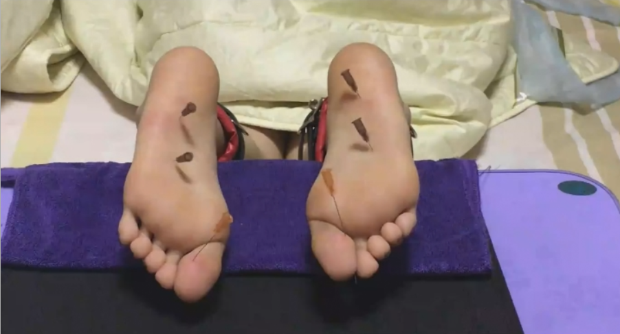 悦悦足刑加长版点击+脚趾串起来 悦悦足刑加长版点击+脚趾串起来