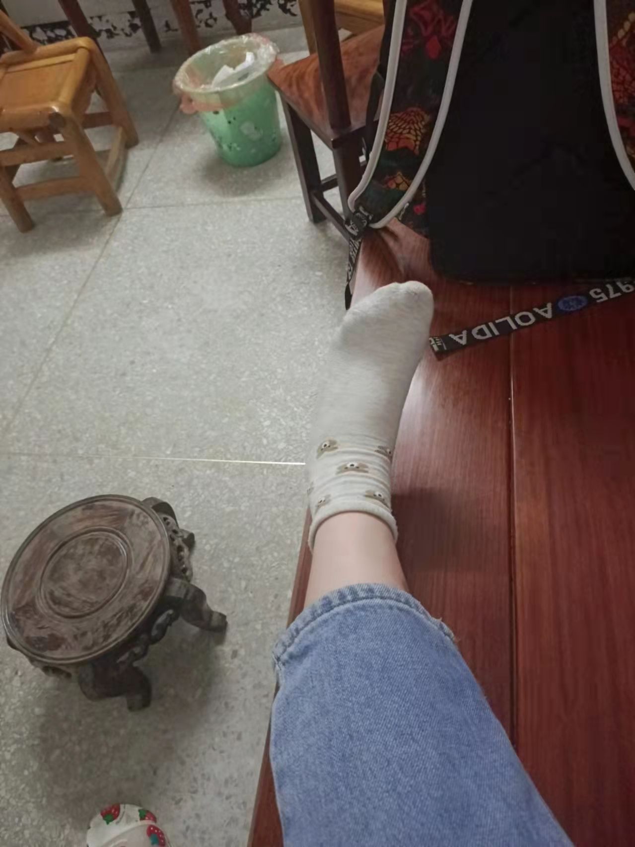 初恋脸妹妹的露脸美脚展示 初恋脸妹妹的露脸美脚展示