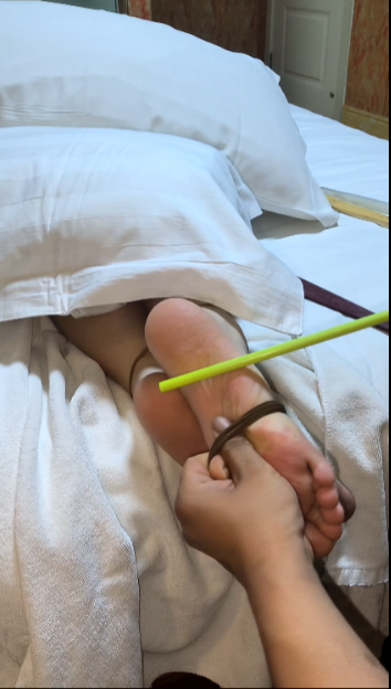 打03年护士脚心 打03年护士脚心