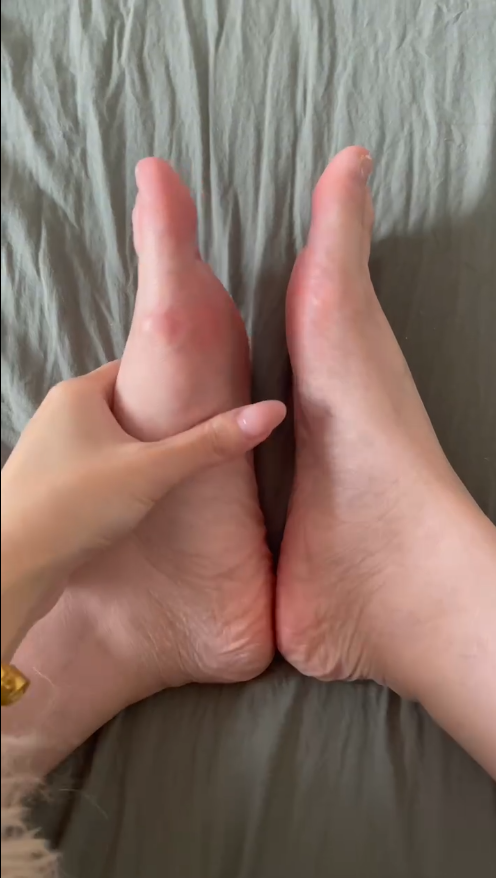 PDSZ-171大长腿美女,脸足同框 PDSZ-171大长腿美女,脸足同框