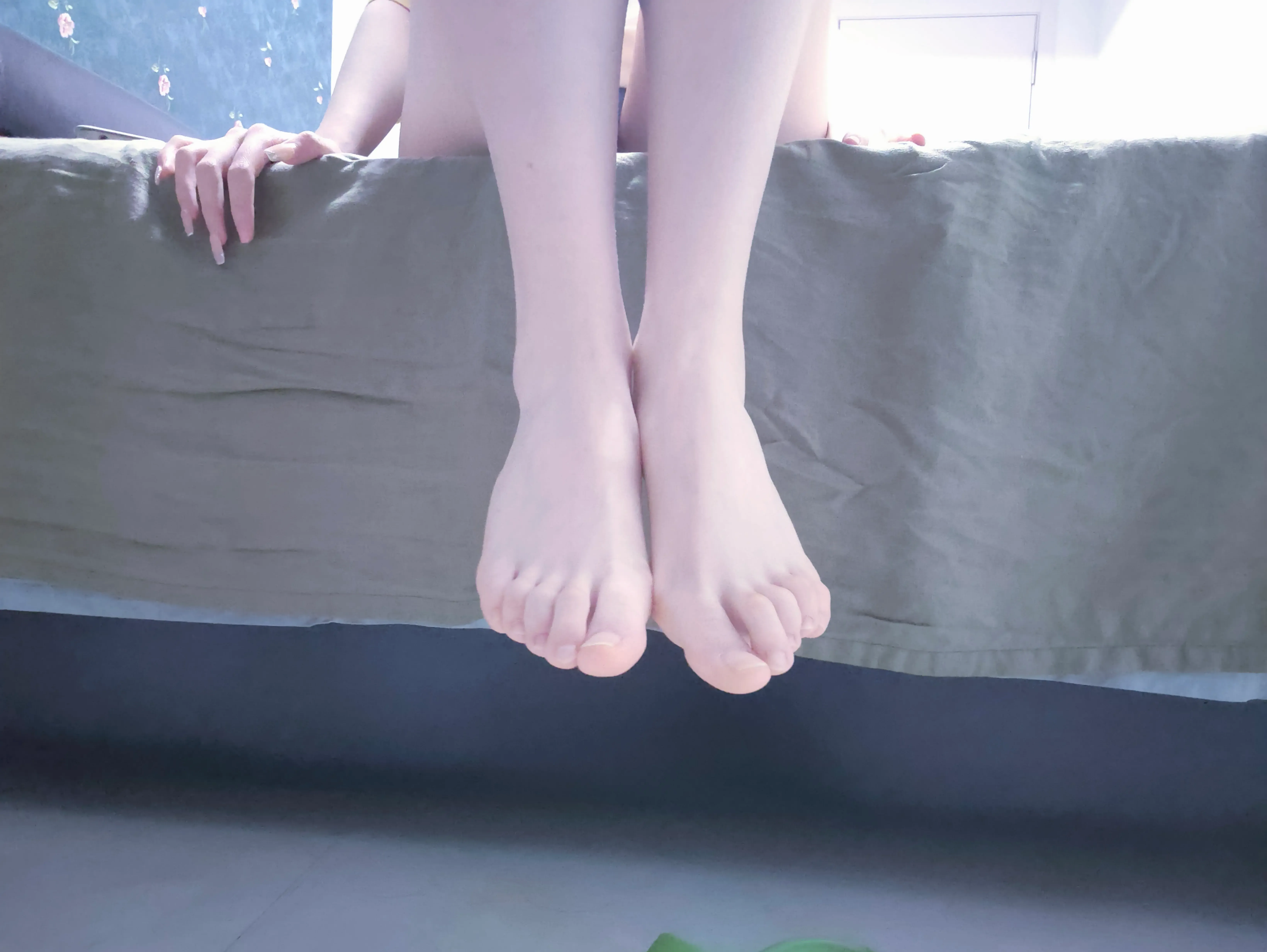 天然冷白皮的极品嫩脚 天然冷白皮的极品嫩脚