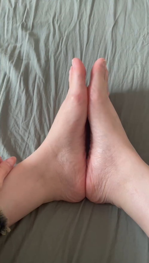 PDSZ-171大长腿美女,脸足同框 PDSZ-171大长腿美女,脸足同框