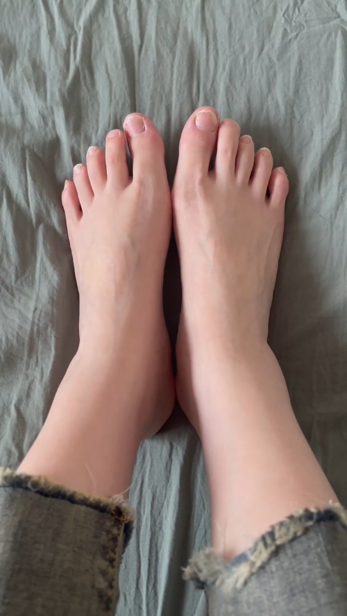 PDSZ-171大长腿美女,脸足同框 PDSZ-171大长腿美女,脸足同框