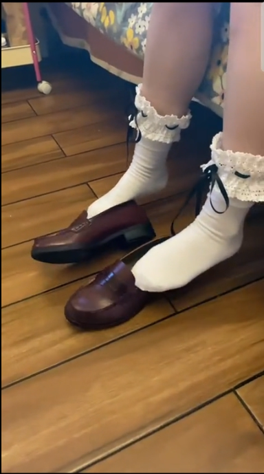 洛丽塔女友体验图钉扎脚 洛丽塔女友体验图钉扎脚