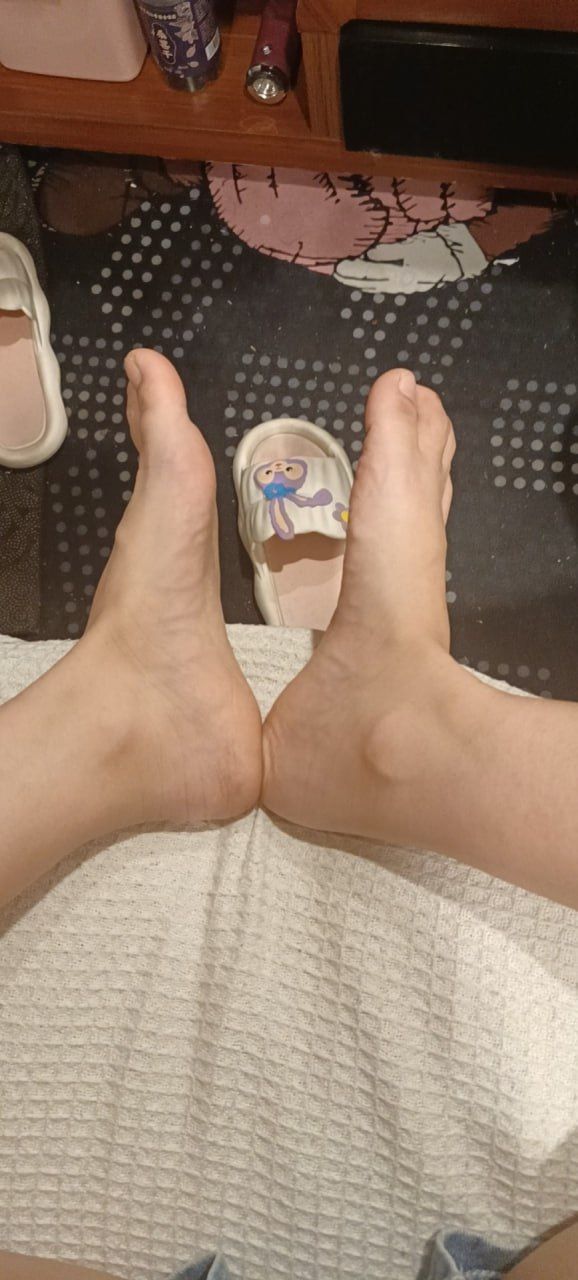 PDSZ-女大荣霞 21岁学生 37码 PDSZ-女大荣霞 21岁学生 37码