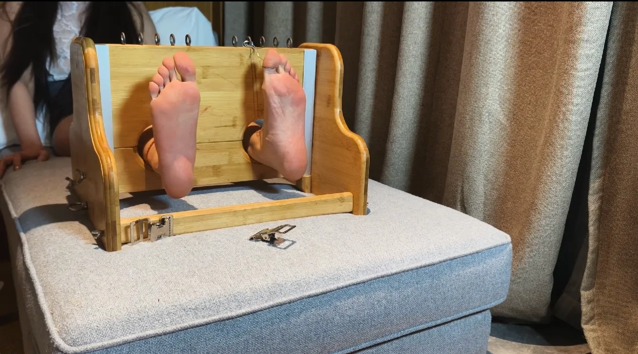 最后的故事冰与电 冰冻、滴蜡、打脚虐足 最后的故事冰与电 冰冻、滴蜡、打脚虐足