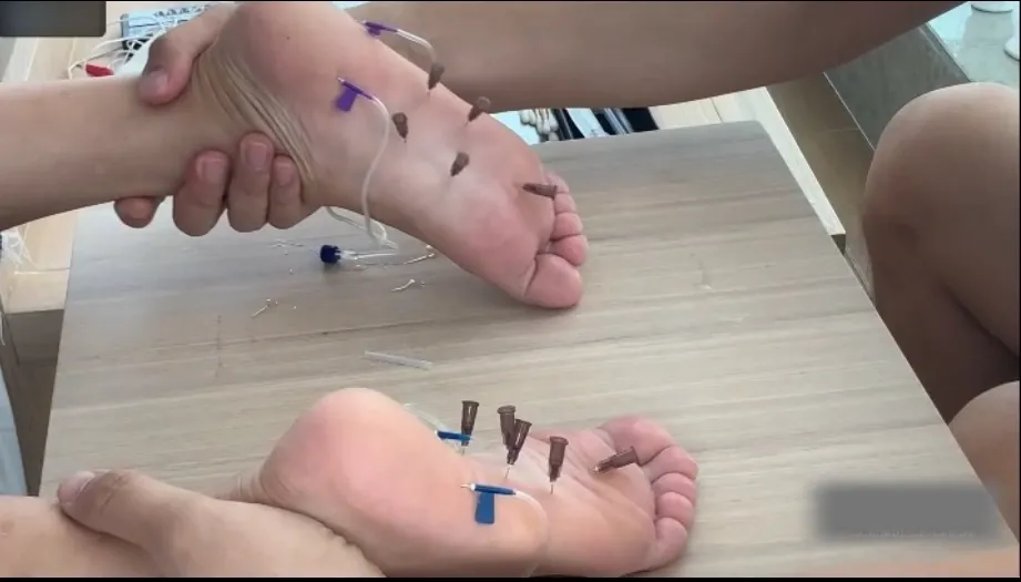 悦悦系列-打脚针扎虐足第二部分 悦悦系列-打脚针扎虐足第二部分