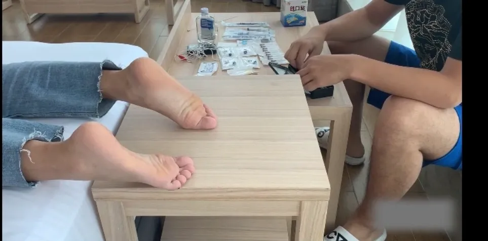悦悦系列-打脚针扎虐足第一部分 悦悦系列-打脚针扎虐足第一部分