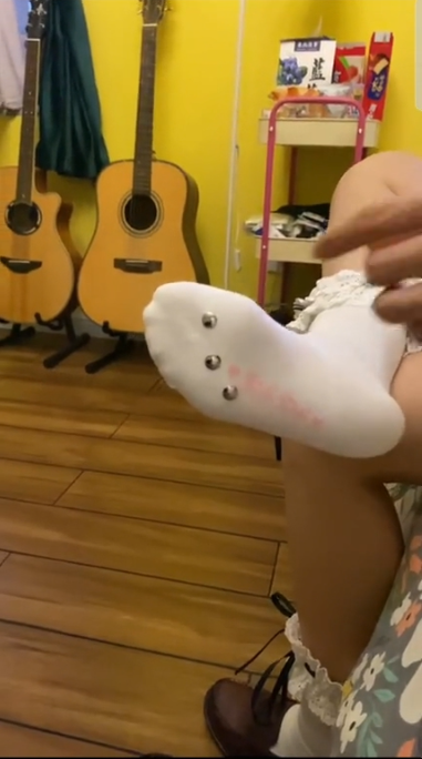 洛丽塔女友体验图钉扎脚 洛丽塔女友体验图钉扎脚