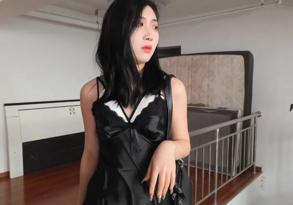 放倒美女玩弄美脚 放倒美女玩弄美脚