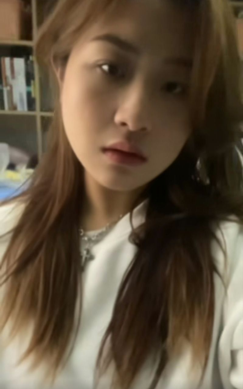 掰指-宿舍阳台拍脚的微胖妹妹 掰指-宿舍阳台拍脚的微胖妹妹