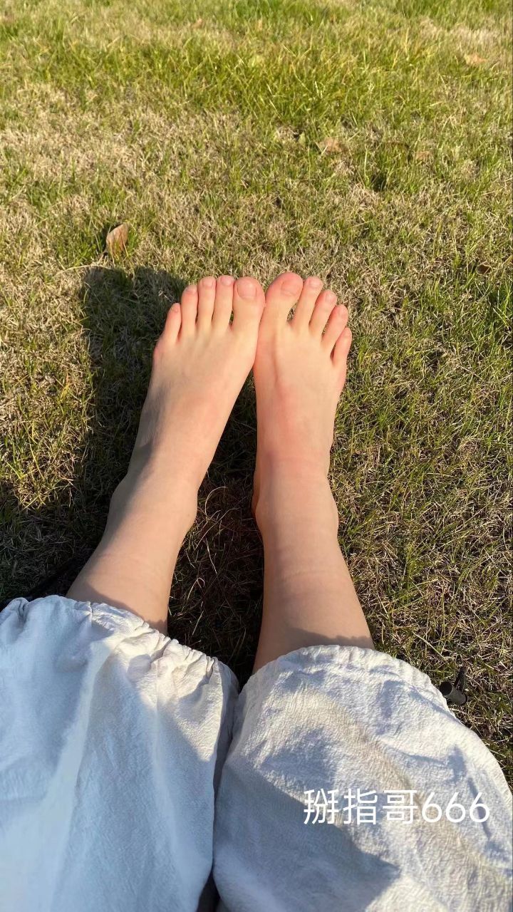 掰指-女大多角度拍脚 掰指-女大多角度拍脚