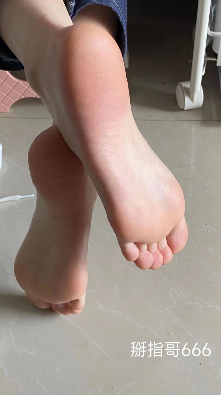 掰指-女大多角度拍脚 掰指-女大多角度拍脚