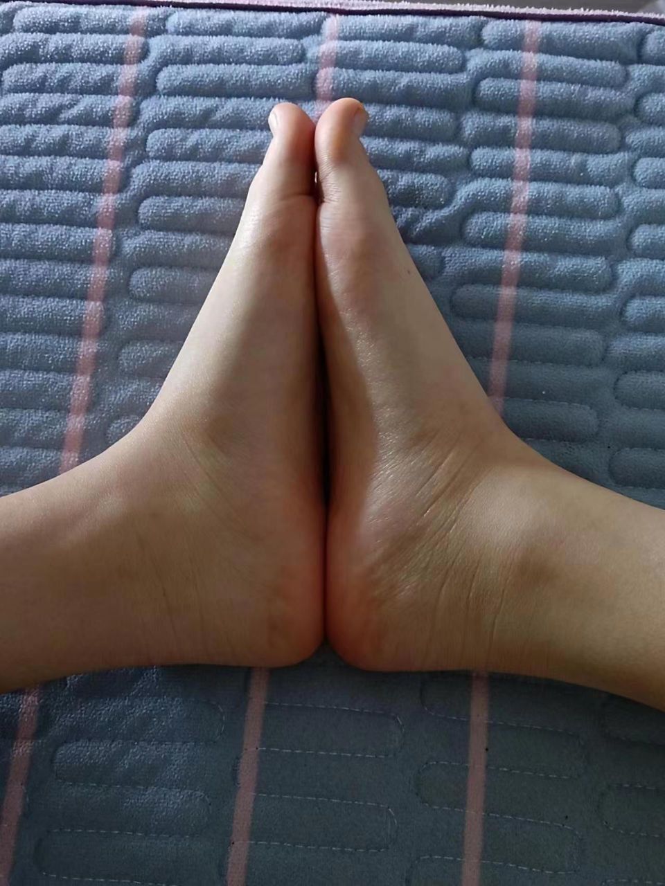 掰指-宿舍床上拍的女大 掰指-宿舍床上拍的女大