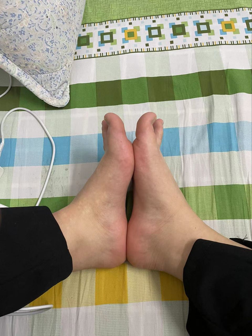 掰指-宿舍阳台拍脚的微胖妹妹 掰指-宿舍阳台拍脚的微胖妹妹