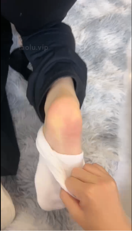 套路直播-【对镜畜化素人美女刑虐】 套路直播-【对镜畜化素人美女刑虐】