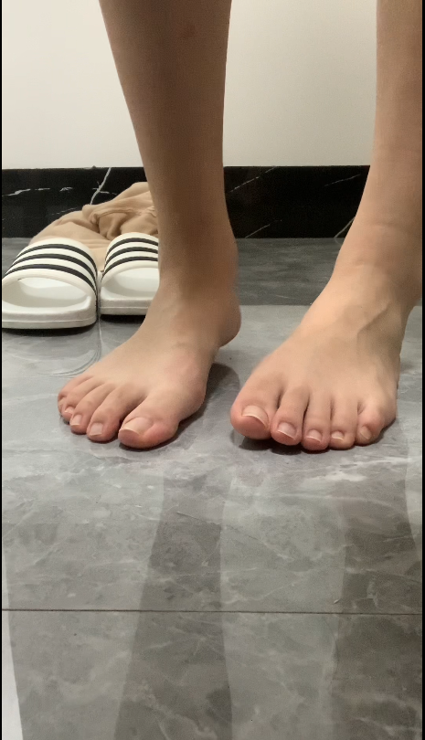 胆胆回家被偷窥 胆胆回家被偷窥