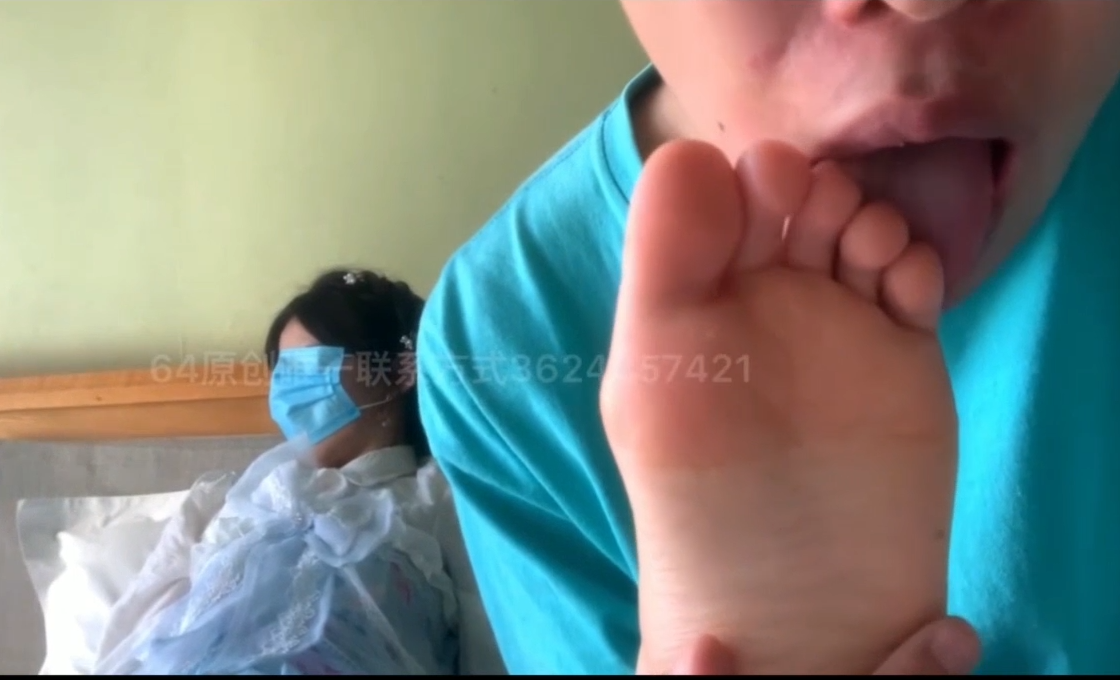 舔洛丽塔女孩脚 舔洛丽塔女孩脚