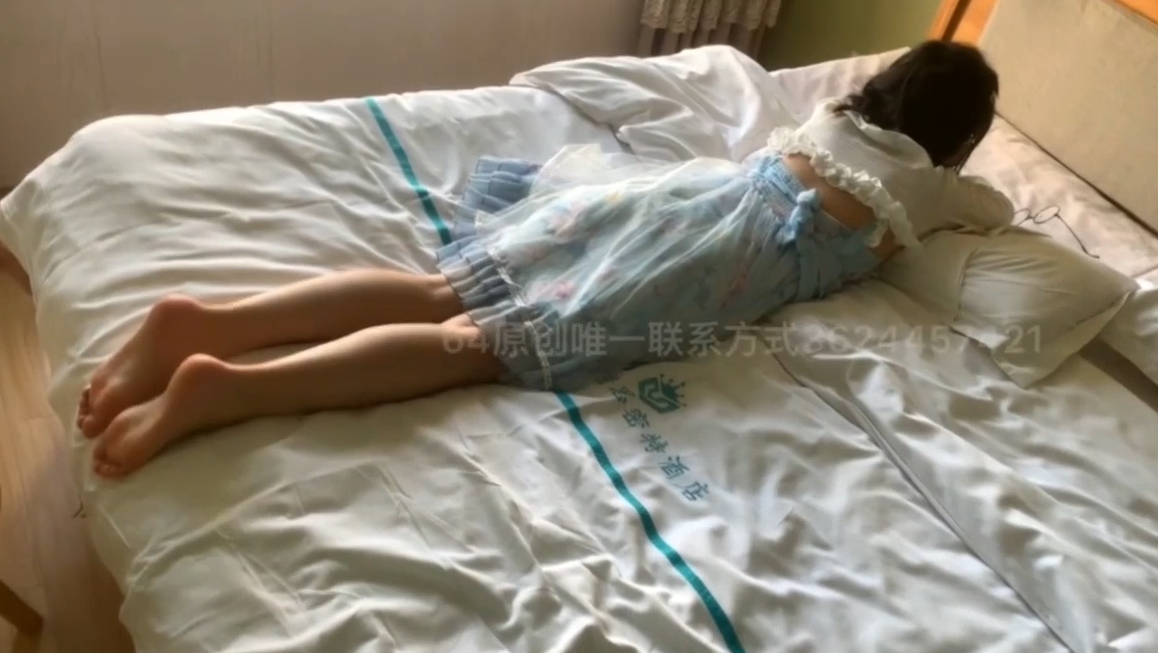 舔洛丽塔女孩脚 舔洛丽塔女孩脚