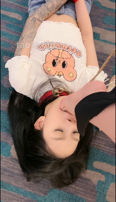 套路直播-楠熙女奴舔脚 套路直播-楠熙女奴舔脚