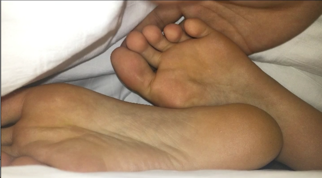 同行妹妹熟睡舔脚 同行妹妹熟睡舔脚