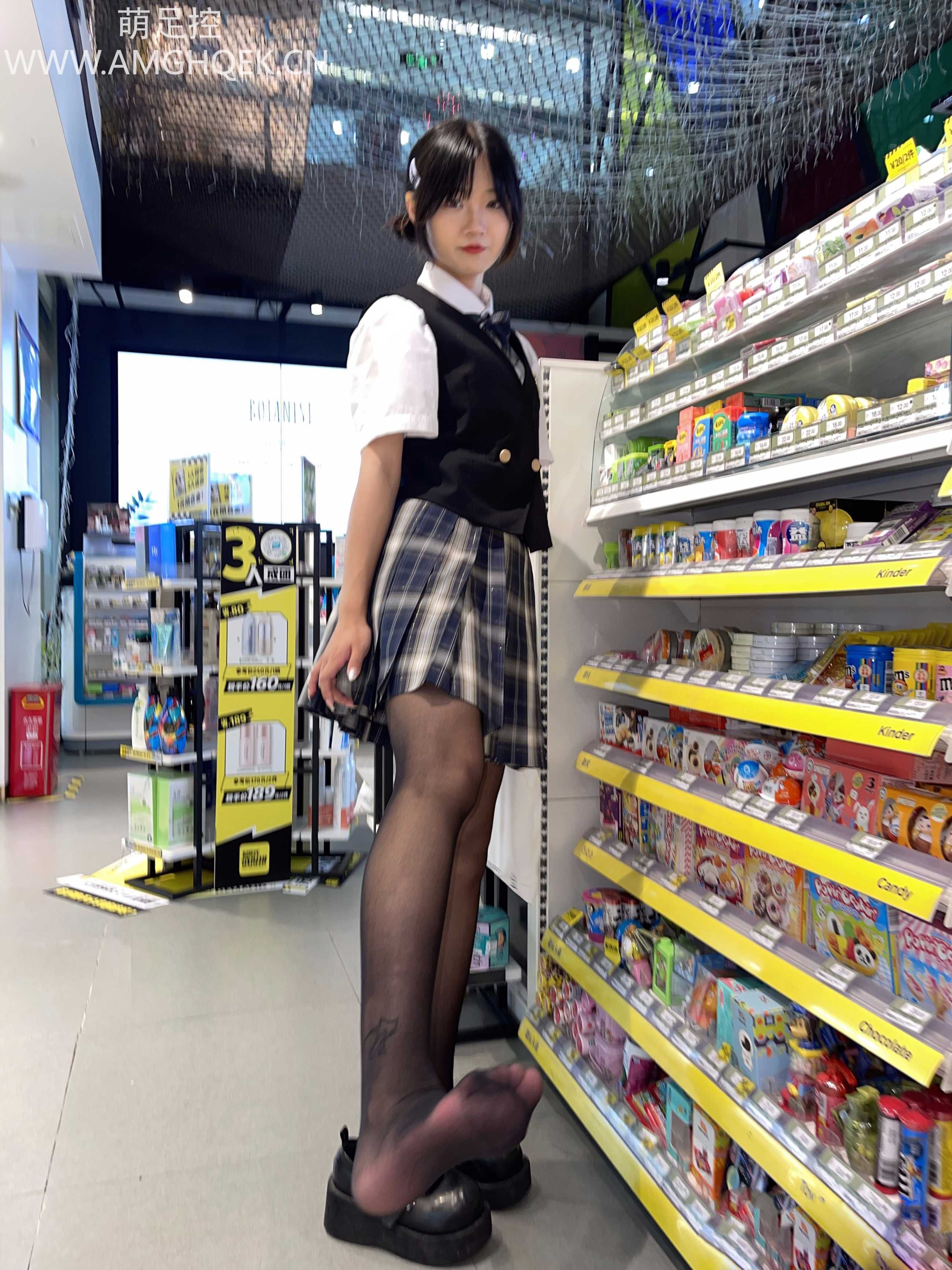 JK黑丝妹子 JK黑丝妹子