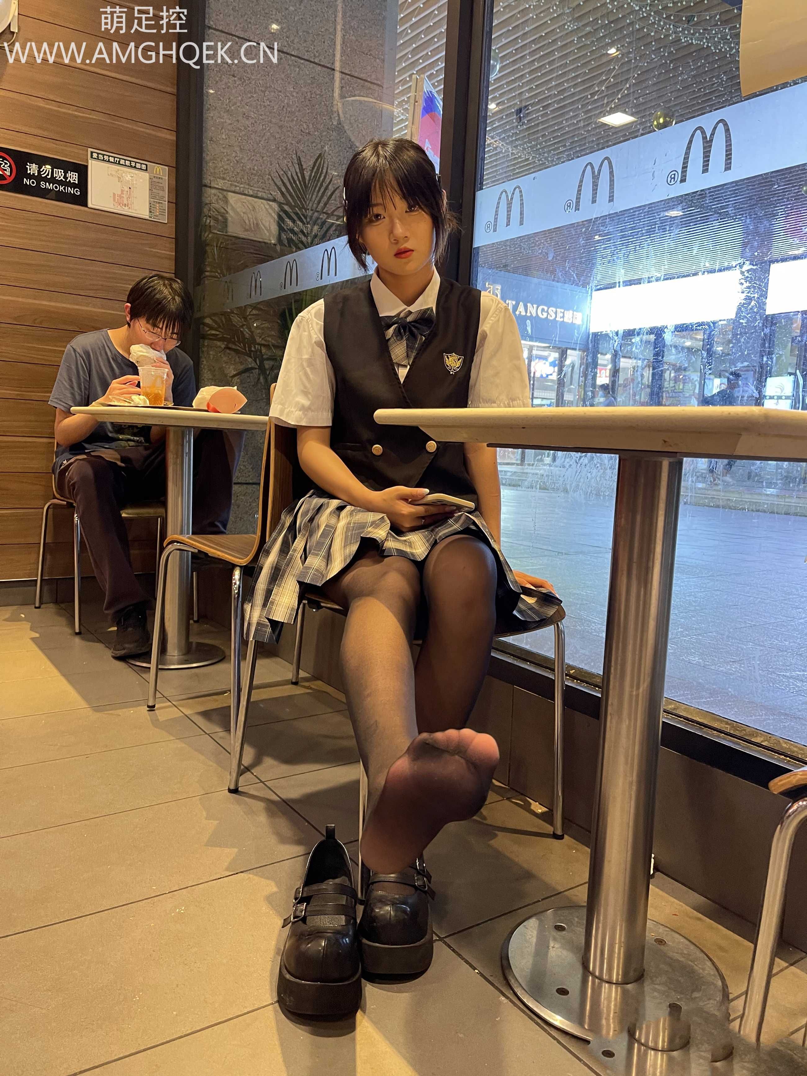 JK黑丝妹子 JK黑丝妹子