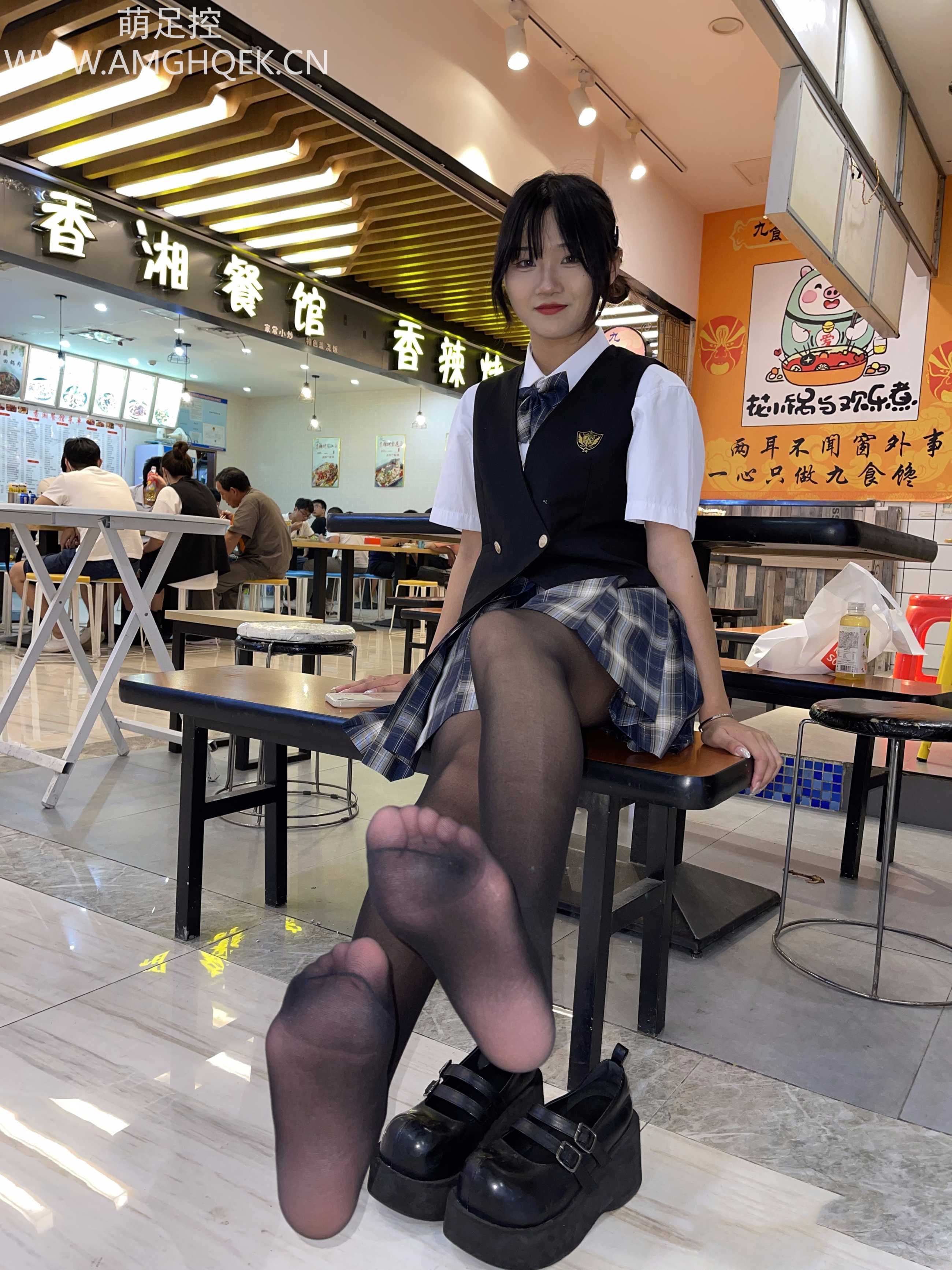 JK黑丝妹子 JK黑丝妹子