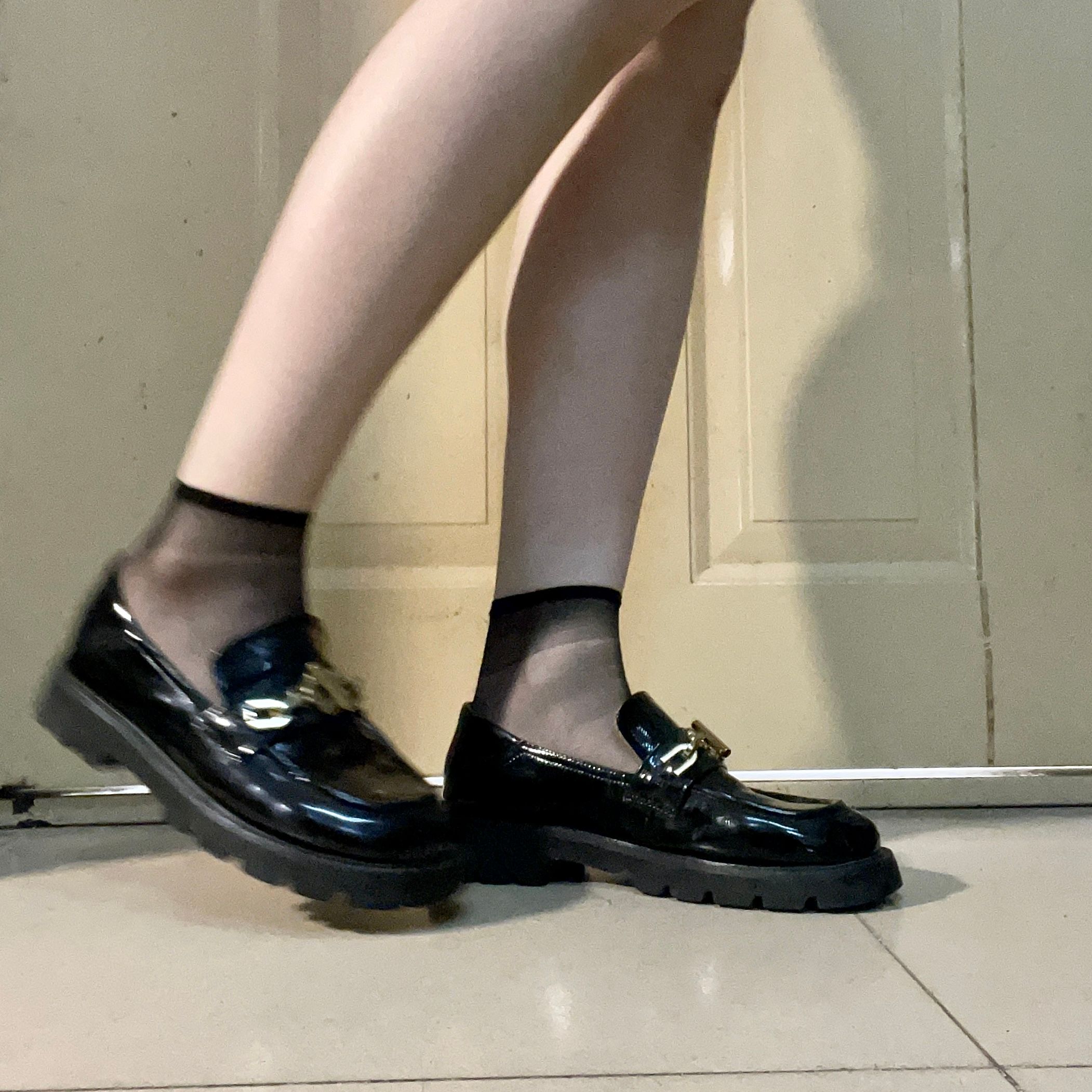 dz-带聊天记录广西大学女生 175 53 40码 -足模面试 dz-带聊天记录广西大学女生 175 53 40码 -足模面试