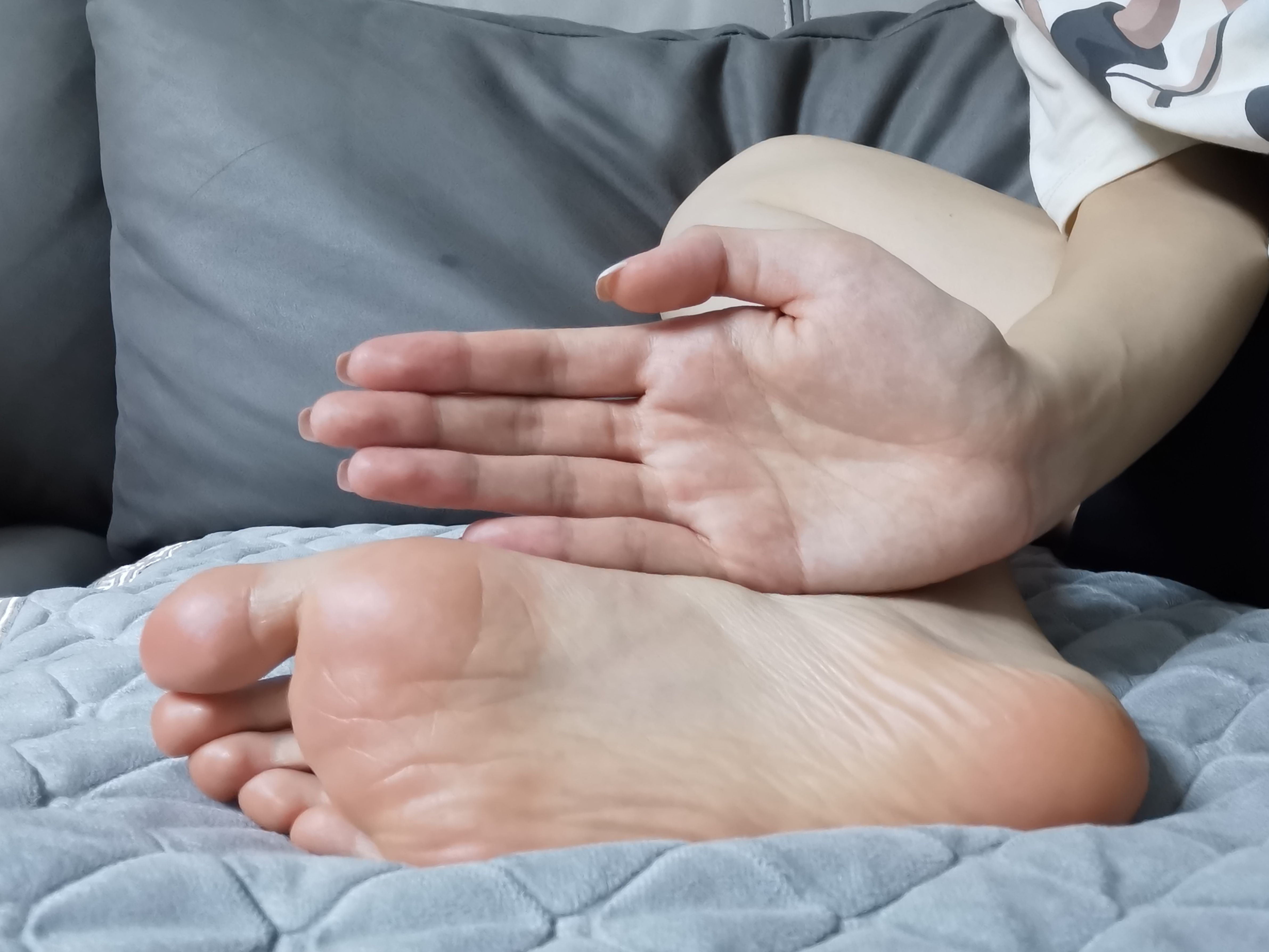 dz-王婧溪 160 44 37码脚-脚脸同框 dz-王婧溪 160 44 37码脚-脚脸同框