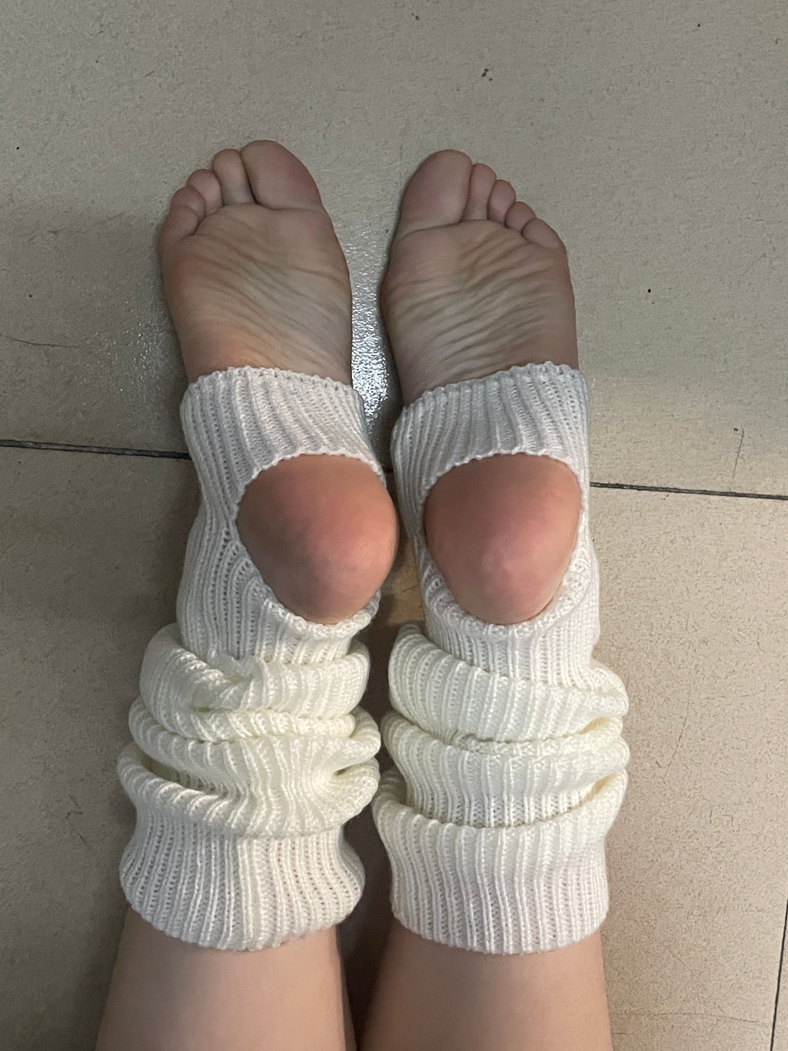 dz-带聊天记录广西大学女生 175 53 40码 -足模面试 dz-带聊天记录广西大学女生 175 53 40码 -足模面试