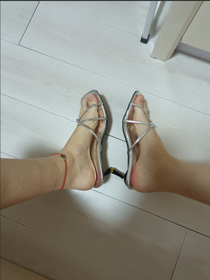 dz-宋苏宇 162 40 37码脚-脚脸同框 dz-宋苏宇 162 40 37码脚-脚脸同框