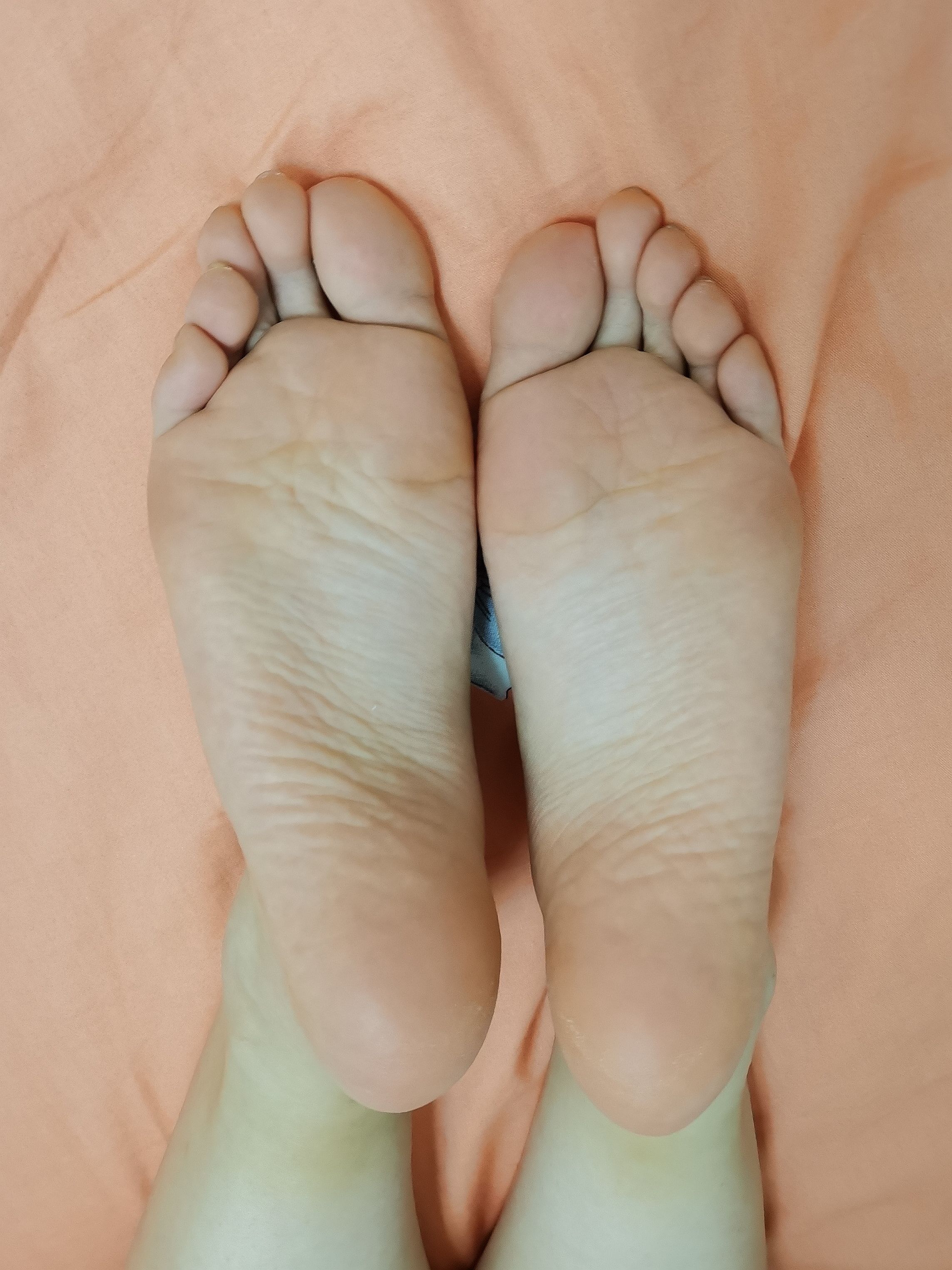 dz-王婧溪 160 44 37码脚-脚脸同框 dz-王婧溪 160 44 37码脚-脚脸同框