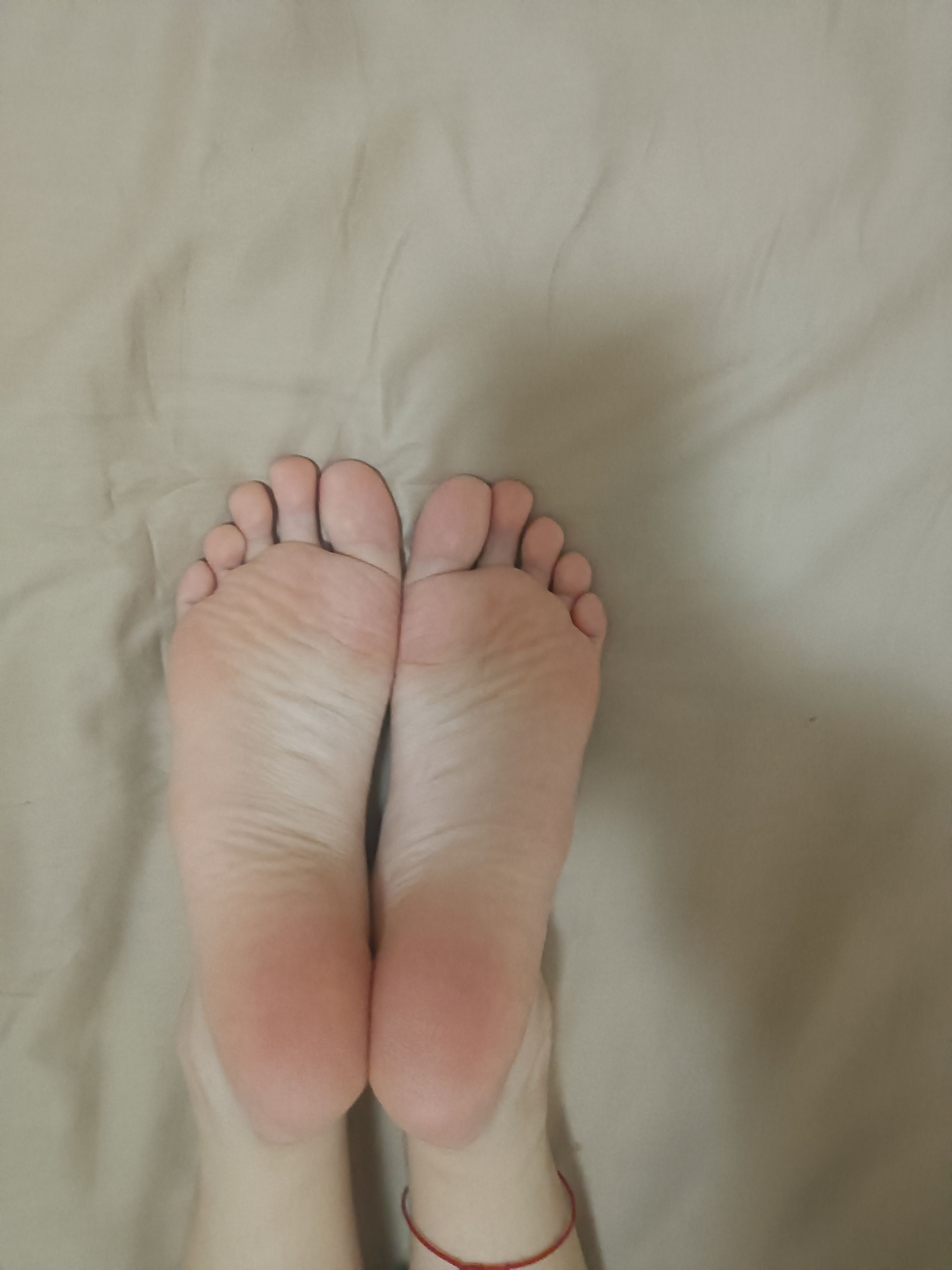 dz-宋苏宇 162 40 37码脚-脚脸同框 dz-宋苏宇 162 40 37码脚-脚脸同框